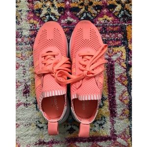 Women’s size 8.5 runners